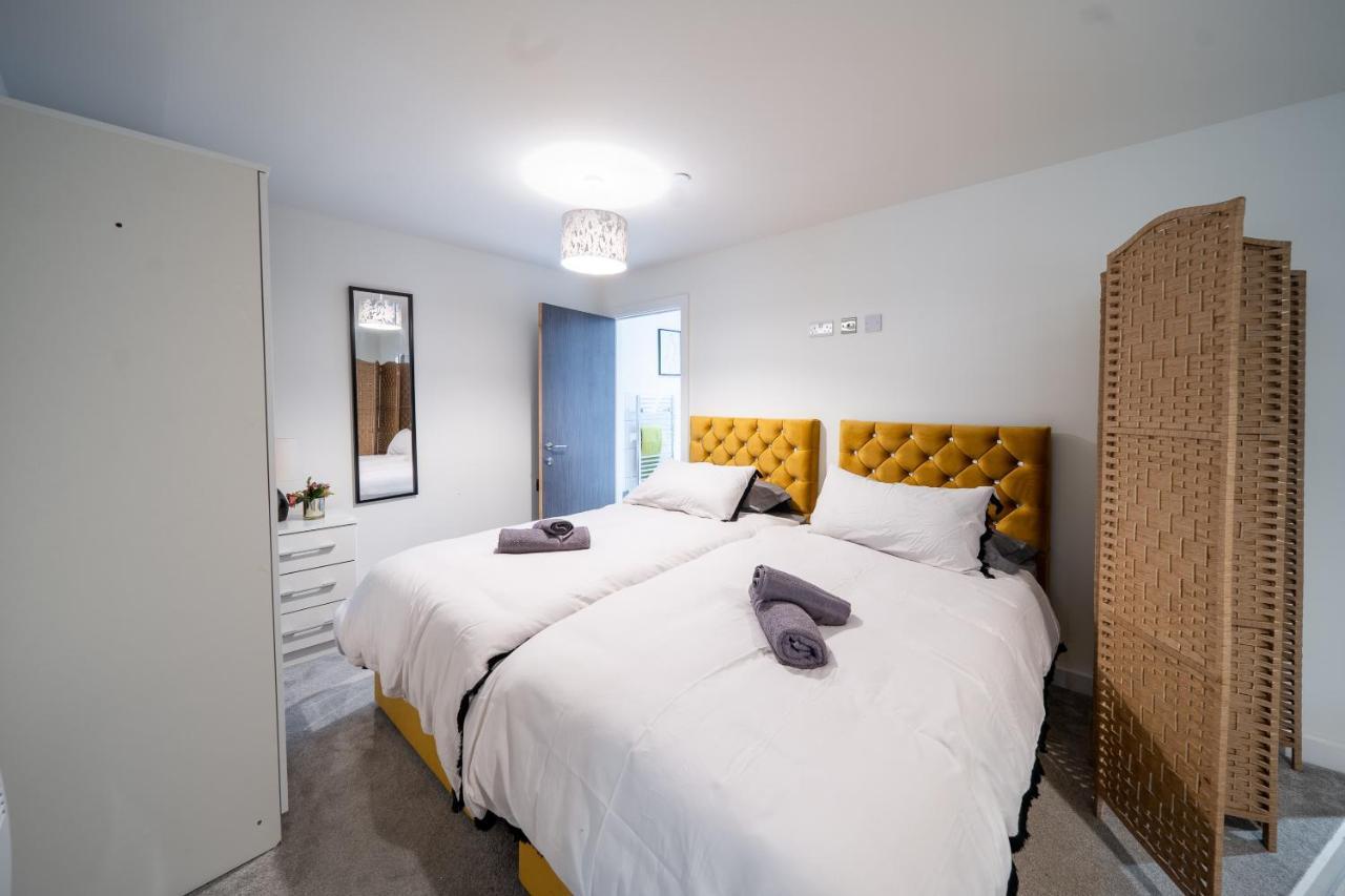Bv Spacious 1-Bedroom Apartment Close To Town Center - Sleeps 6 Bradford  Exteriör bild