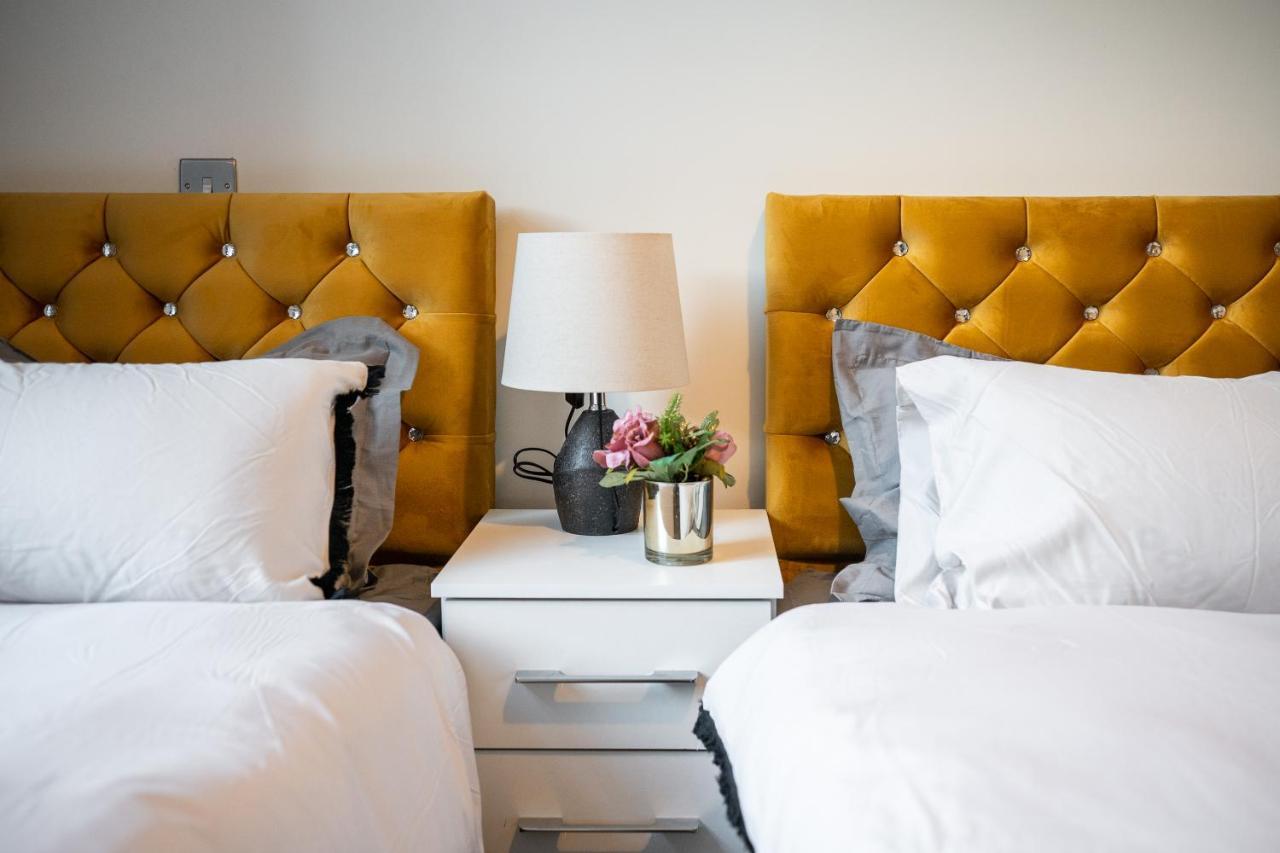 Bv Spacious 1-Bedroom Apartment Close To Town Center - Sleeps 6 Bradford  Exteriör bild