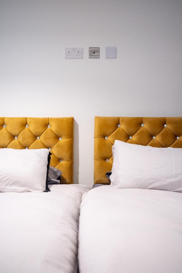 Bv Spacious 1-Bedroom Apartment Close To Town Center - Sleeps 6 Bradford  Exteriör bild